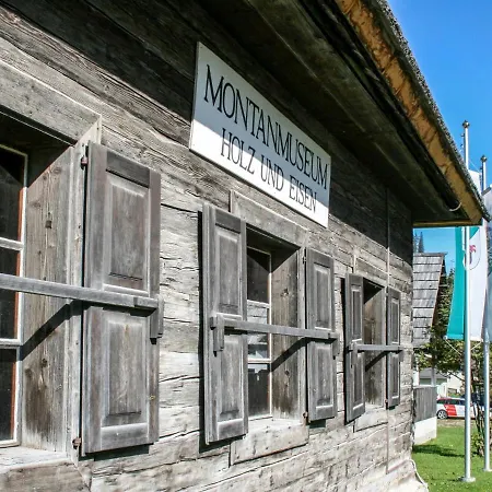 Holiday Chalet Zirbenwald I-1 *